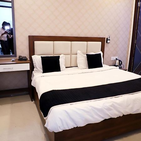 Royal Park Inn Greater Noida Bagian luar foto