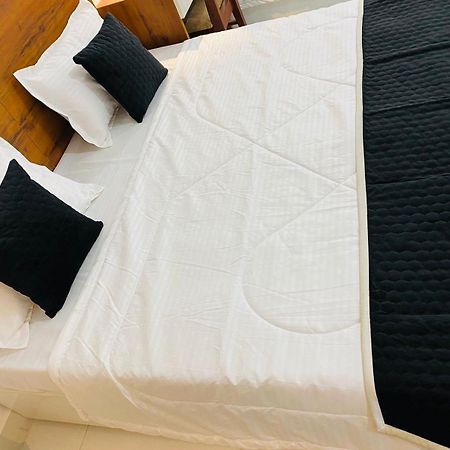 Royal Park Inn Greater Noida Bagian luar foto