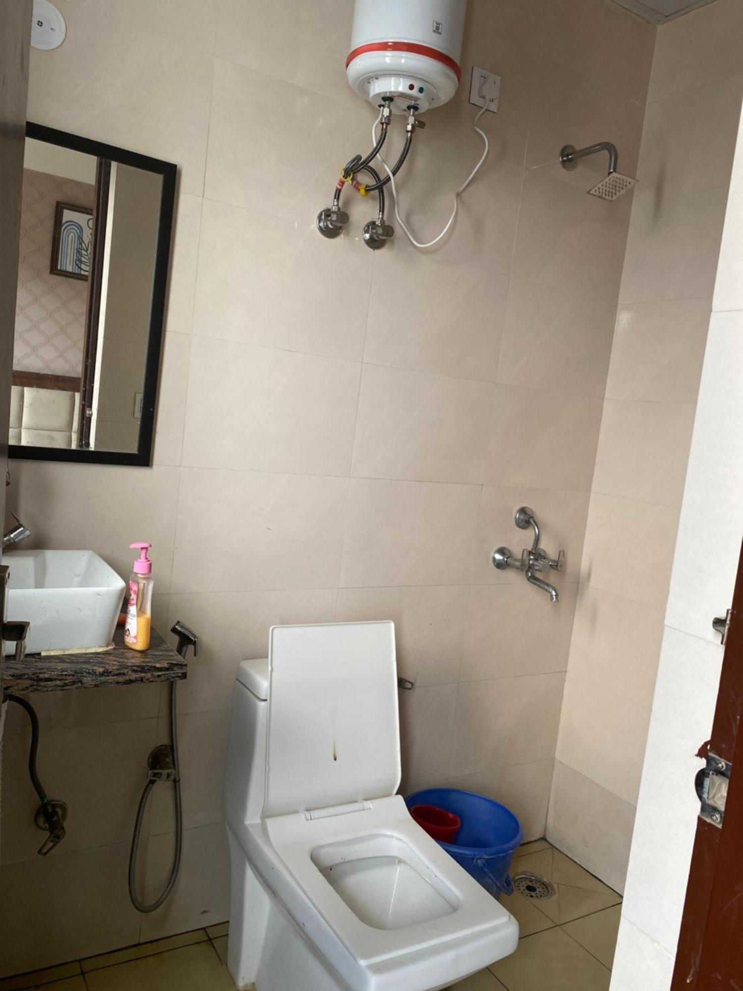 Royal Park Inn Greater Noida Bagian luar foto