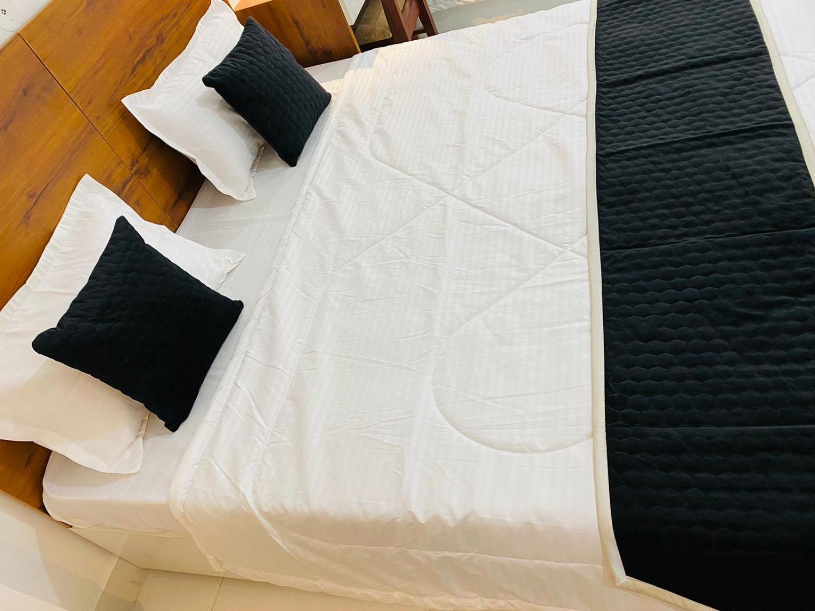 Royal Park Inn Greater Noida Bagian luar foto