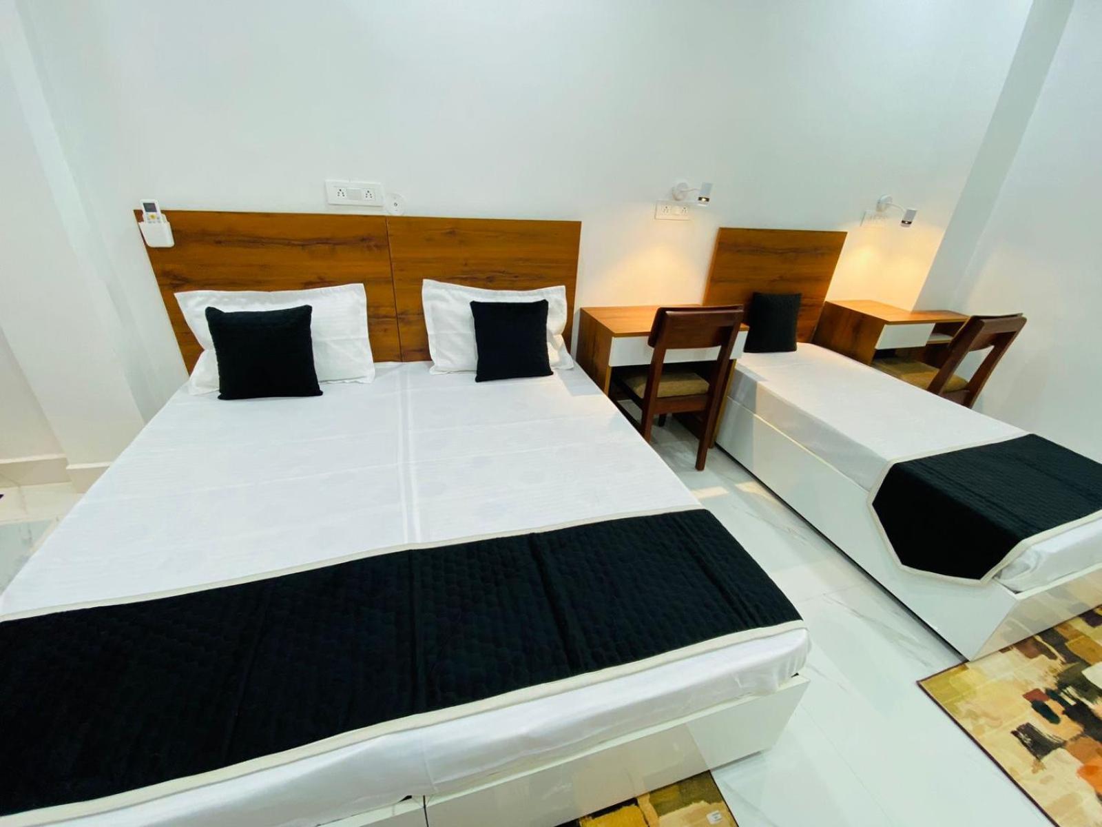 Royal Park Inn Greater Noida Bagian luar foto