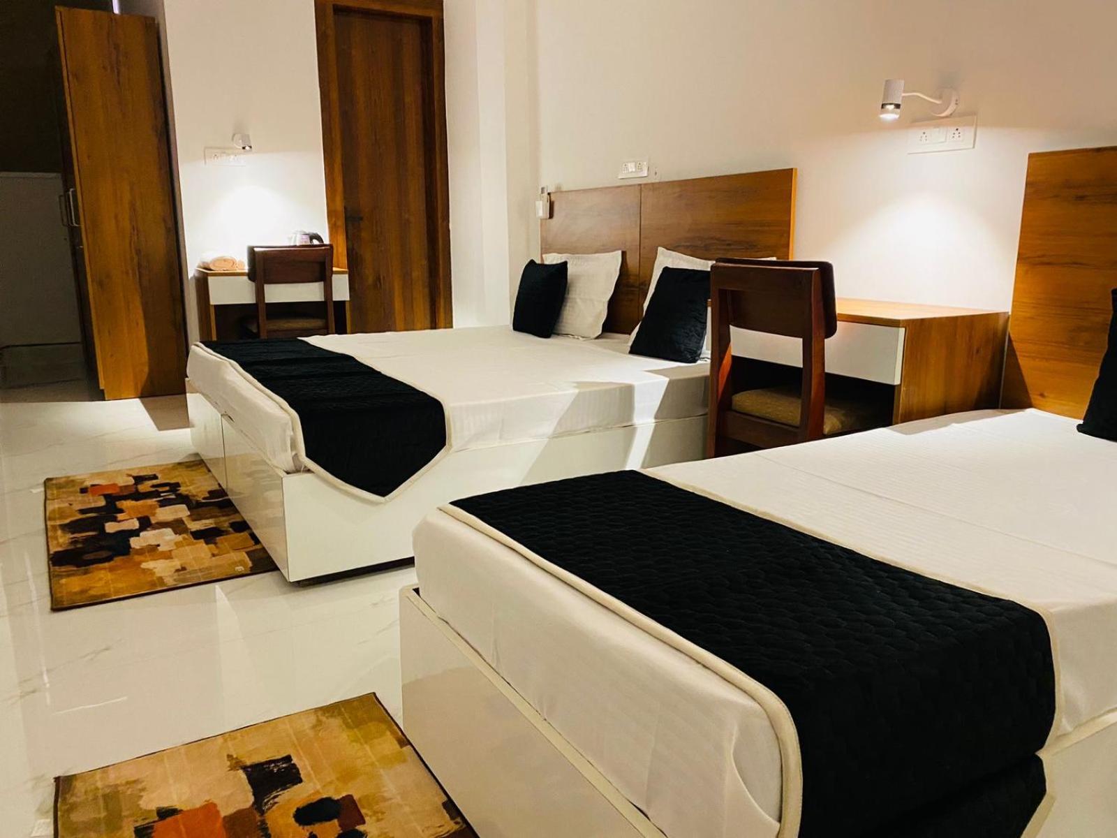Royal Park Inn Greater Noida Bagian luar foto