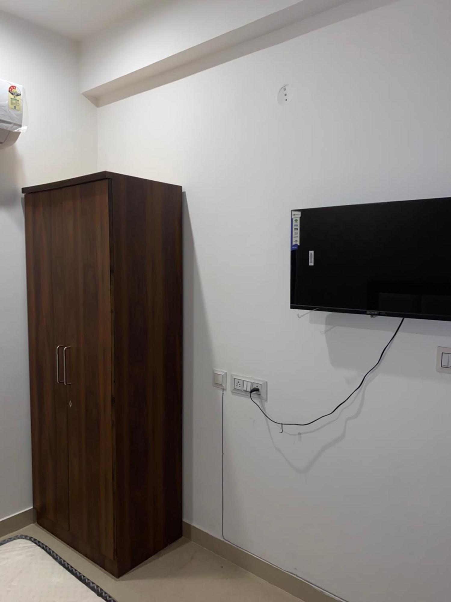 Royal Park Inn Greater Noida Bagian luar foto
